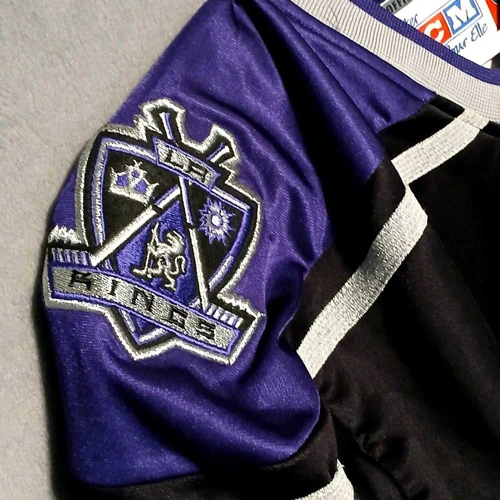 VTG CCM LA Kings Women's Hockey Jersey XS Purple NHL Embroidered For‎ Her Retro